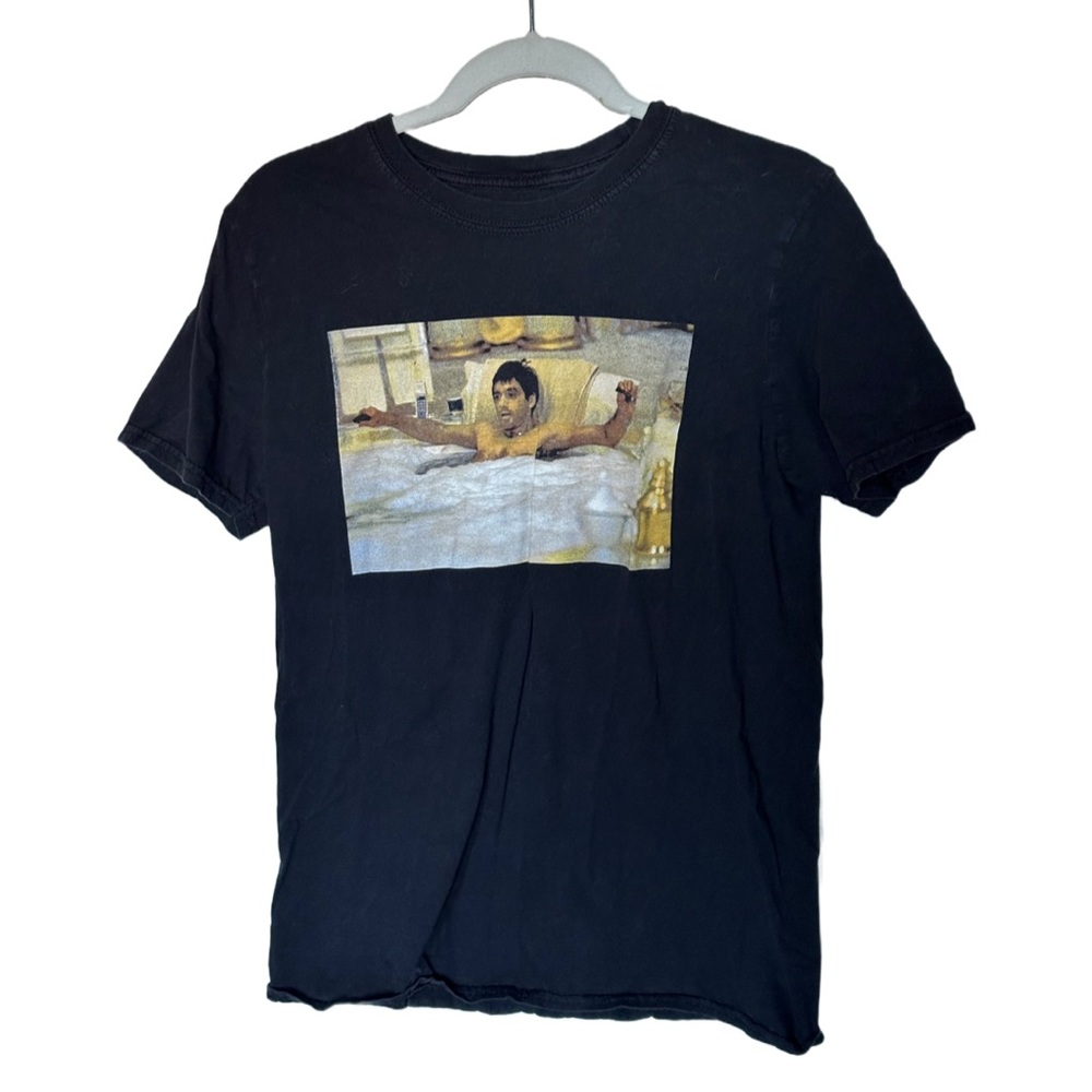 Men’s size medium Scarface T shirt good condition no holes